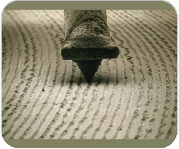 SEM of diamond stylus in groove of LP record H100  /  0104
