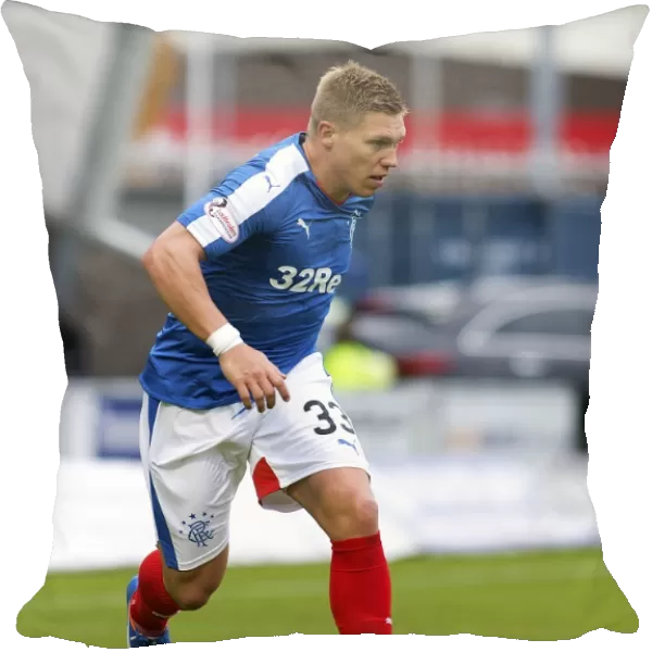 Rangers Waghorn in Action: Championship Showdown against St. Mirren at New Paisley Park