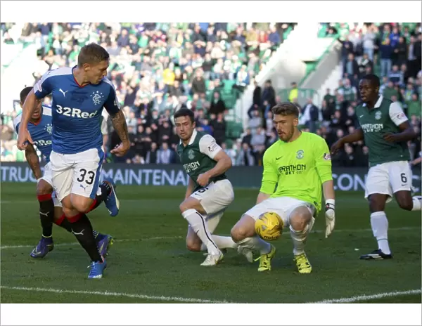 Martyn Waghorn's Backheel Attempt: A Thrilling Moment from Rangers Championship Clash at Easter Road