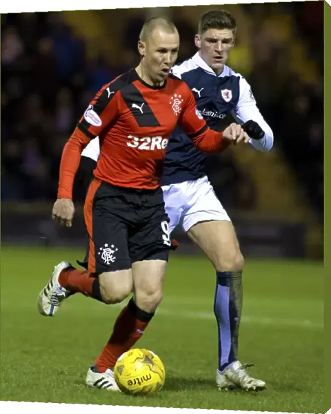 Rangers vs Raith Rovers: Clash between Kenny Miller and Iain Davidson in the Ladbrokes Championship