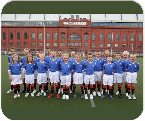 Guardians of Ibrox: Rangers Flag Bearers Defend Home Turf in Champions League Qualifier vs FBK Kaunas (0-0)