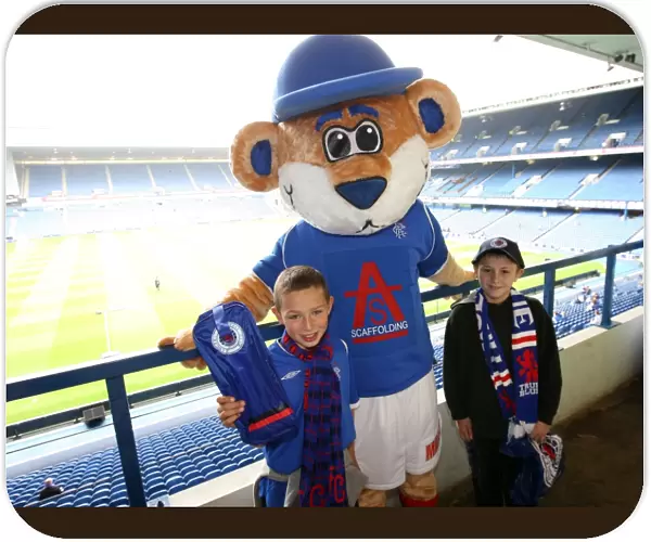Exciting 2-1 Rangers Victory: Fun-Filled Clydesdale Bank Premier League Day at Ibrox OYSC
