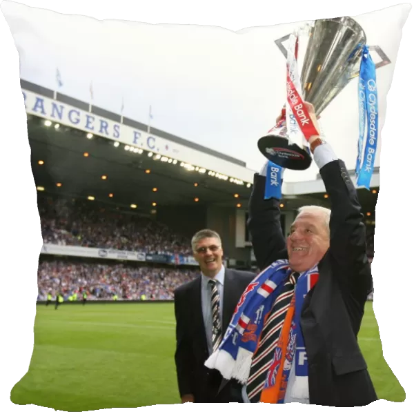 Champions League Triumph with Walter Smith: The Rangers Team Celebrates League Victory (2008-09)