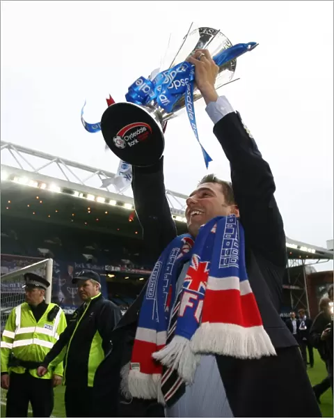 Rangers Football Club: Kevin Thomson and the League Trophy - Champions (2008-09 Clydesdale Bank Premier League)