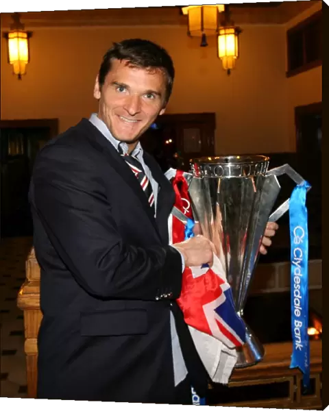 Rangers Football Club: Lee McCulloch's Triumphant League Title Win at Ibrox (2008-09)
