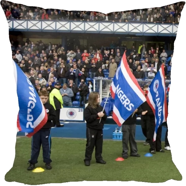 Rangers Flag Bearers Lead the Way to Victory: 3-1 Triumph Over Hibernian in Clydesdale Bank Premier League (Dundee)