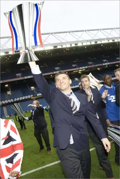 Rangers Football Club: SPL Championship Glory - Hibernian vs Rangers: Ibrox Return and Lee McCulloch's Triumph (2009-2010) - Celebrating the League Title