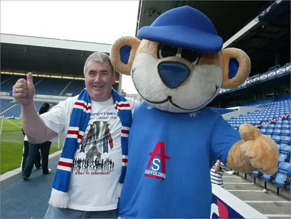 Rangers Football Club: Champions Walk 2010 - Fan Keith and Broxi Bear Support Charity