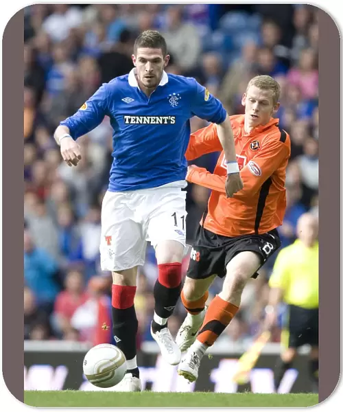 Rangers Kyle Lafferty vs Dundee United's Scott Robertson: A Intense Clash in the Scottish Premier League (4-0)
