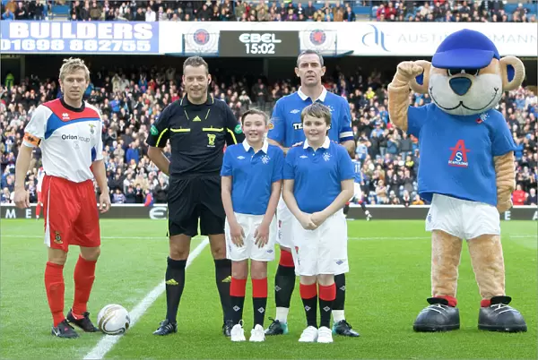Rangers vs Inverness Caley Thistle: A Thrilling Draw at Ibrox Stadium - Mascots Clash in the Scottish Premier League