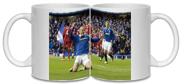 Thrilling Moment: Vladimir Weiss's Euphoric Goal Celebration (Rangers 2-0 Aberdeen, Clydesdale Bank Scottish Premier League)