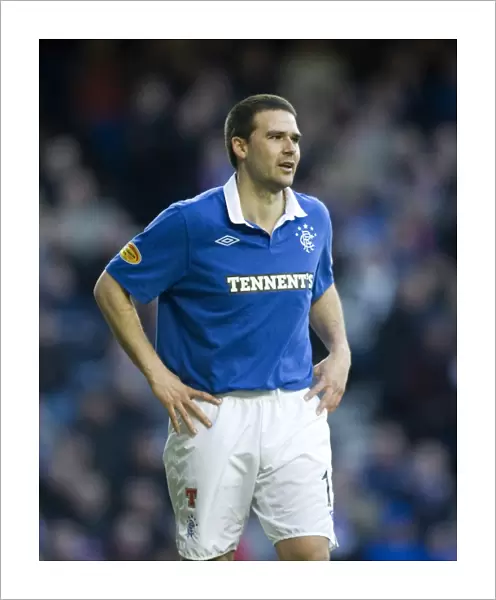 Rangers Dominance: David Healy's Hat-Trick Leads 6-0 Thrashing of Motherwell at Ibrox