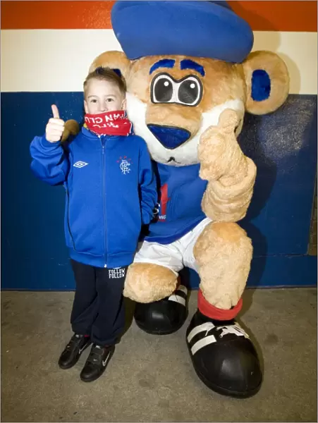 Family Fun and Thrilling Football: Rangers vs Dundee United at Ibrox Stadium (3-2 in Favor of Dundee United)