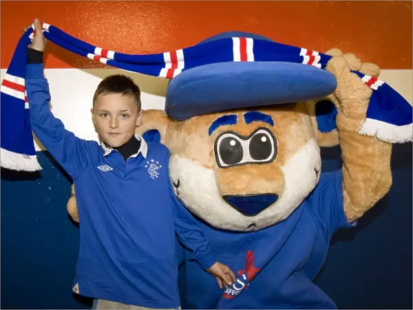 Family Fun and Exciting Football: Rangers vs Dundee United at Ibrox Stadium (3-2 in Favor of Dundee United)