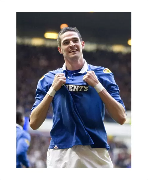 Rangers Kyle Lafferty Scores Spectacular Double: 2-Goal Lead Against Dundee United at Ibrox Stadium