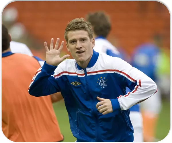 Rangers Football Club: Steven Davis Signs New Contract and Secures 2-0 Pre-Season Victory Against Blackpool