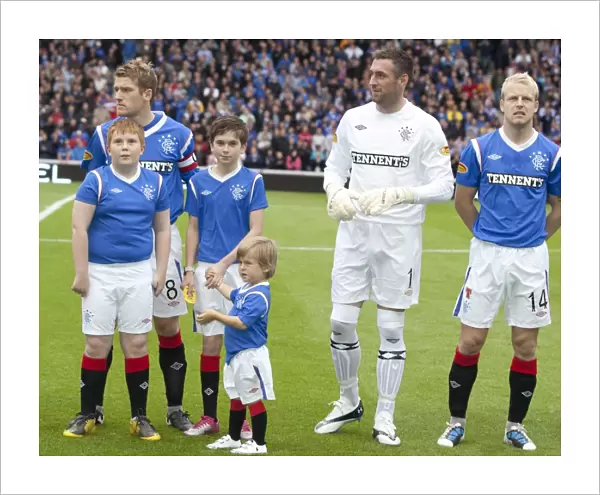 Rangers 2-0 Aberdeen: Triumphant Moment with Mascots at Ibrox