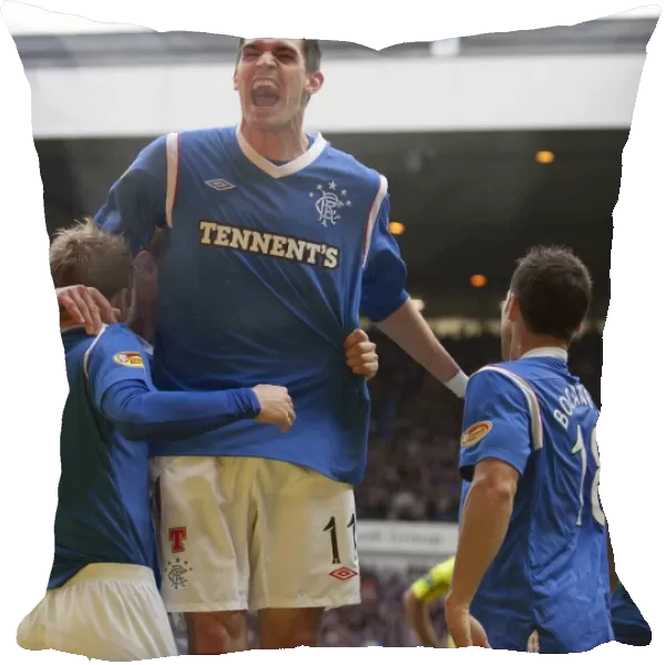 Rangers Davis and Lafferty: Unstoppable Duo Celebrates Goals Against Aberdeen (2-0)