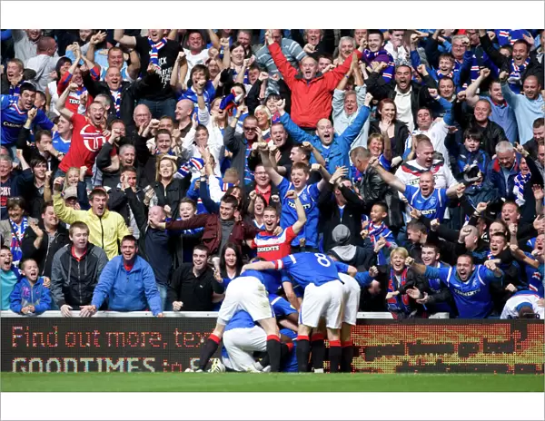 Rangers: Kyle Lafferty's Game-Winning Goal vs. Celtic - 4-2 Victory at Ibrox Stadium (Scottish Premier League)
