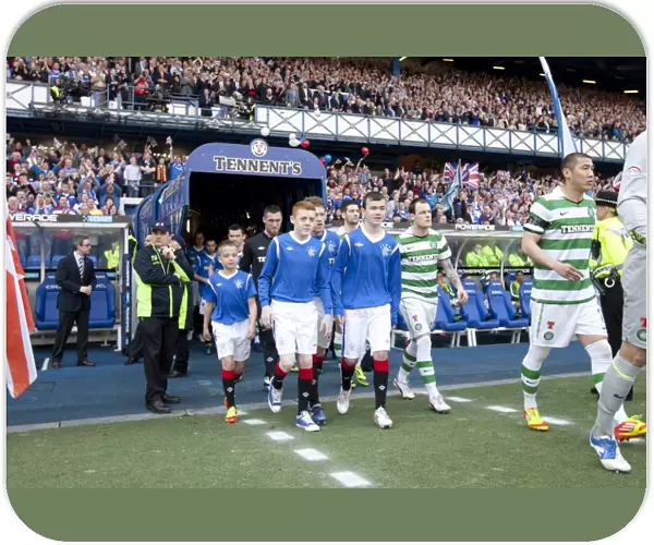 Rangers Football Club: Steven Davis Scores the Epic Winning Goal Against Celtic at Ibrox Stadium - Mascots Go Wild (3-2)