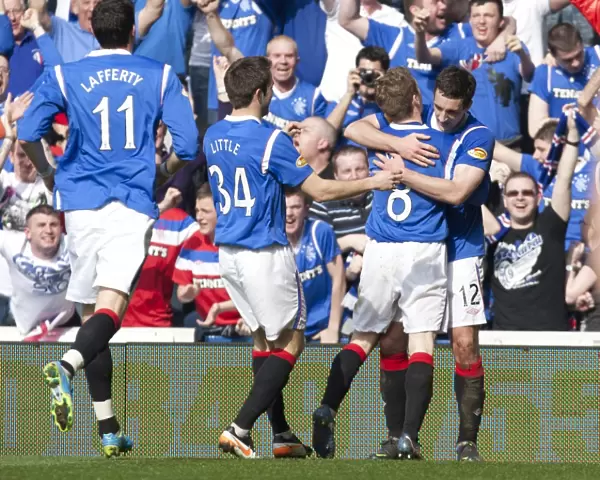 Thrilling Moment: Lee Wallace Scores the Decisive Goal as Rangers Secure a 3-2 Victory over Celtic at Ibrox Stadium