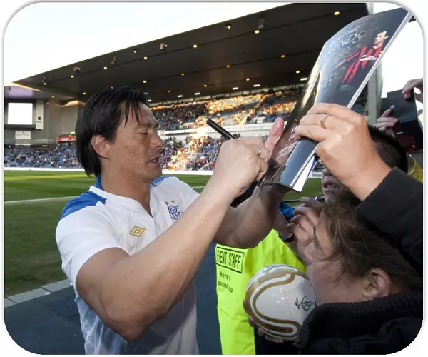 Rangers Legends vs AC Milan Glorie: A Special Michael Mols Autograph Session at Ibrox Stadium - Michael Mols Connects with Fans after Rangers 1-0 AC Milan Victory