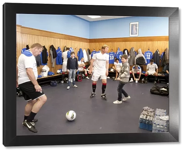 Rangers Legends Pre-Match Warm-Up: Gearing Up for Rangers vs AC Milan Glorie at Ibrox Stadium - 1-0 Lead