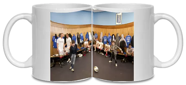 Rangers Legends vs. AC Milan Glorie: Pre-Match Warm-Up at Ibrox Stadium - The Rangers Team Prepares (1-0)