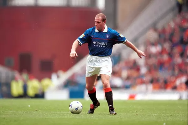 Rangers vs Dundee United: A Classic Scottish Premier League Clash at Ibrox - Paul Gascoigne's Legendary Performance