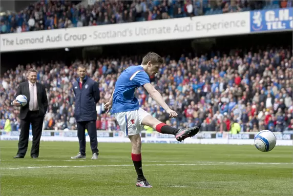 Thrilling Penalty Showdown at Ibrox: Rangers vs Motherwell - Clydesdale Bank Scottish Premier League