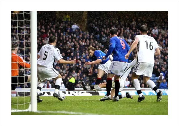 Rangers Chris Burke Scores the Thriller: 4-0 Rout of St. Mirren at Ibrox