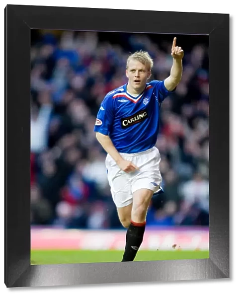 Steven Naismith's Game-Winning Goal: Rangers Triumph Over Dundee United (2-0) in the Scottish Premier League at Ibrox