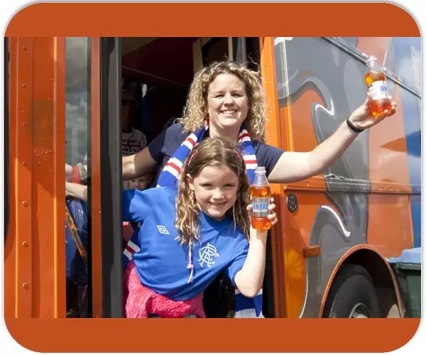Rangers Women's Victory: Kayla Gallacher and Tracey Greenhorne's Triumphant Ride on the Irn Bru Bus (5-1 Win against East Stirlingshire)