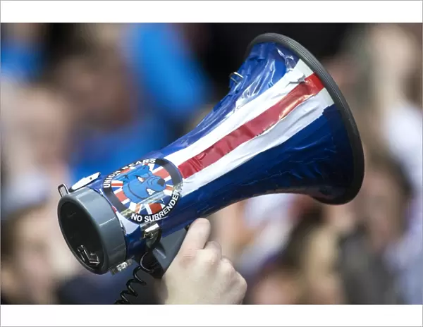 Rangers vs Montrose: A Passionate Stand-Off at Ibrox Stadium - Rangers Fan Amplifies the Roar (1-1)