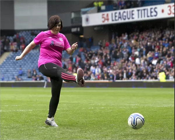 Half Time Penalty Thriller at Ibrox: Tension-Filled Showdown between Rangers Legends and Manchester United Legends