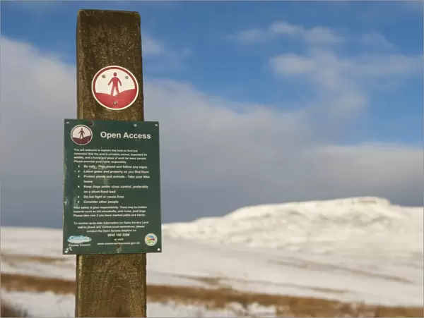 Open Access sign on snow covered moorland, Wild Boar Fell, Lakeland Fells, Pennines, Mallerstang, Cumbria, England