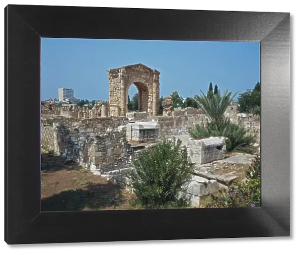 Lebano, Tyre, ruins of old City of Tyre, Roman necropolis with triumphal arch