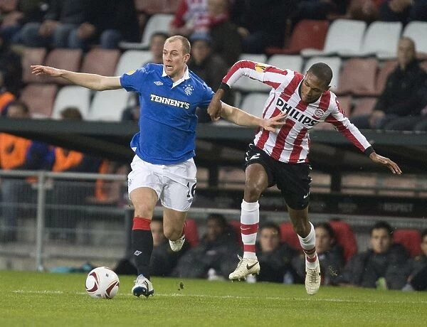 Battle of the Midfield: Whittaker vs Engelaar - A 0-0 Stalemate in the UEFA Europa League at Philips Stadion (PSV Eindhoven vs Rangers)