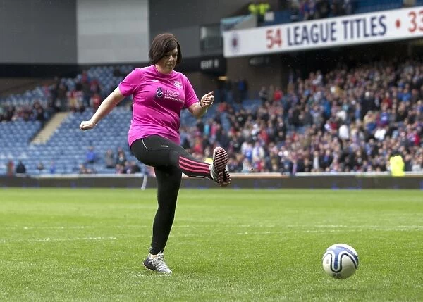 Half Time Penalty Thriller at Ibrox: Tension-Filled Showdown between Rangers Legends and Manchester United Legends