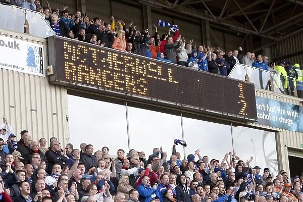 Rangers: 2-1 Victory Over Motherwell - Euphoric Celebrations in the Scottish Premier League