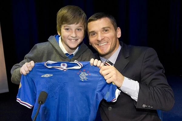 Rangers Football Club: Lee McCulloch Interacts with Fan at Junior AGM (2010) - The Armadillo