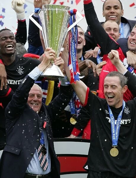 Rangers Football Club: Smith and Weir Celebrate Scottish Premier League Victory (2010-11) - Champions!