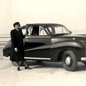 A lady and an Austin A40