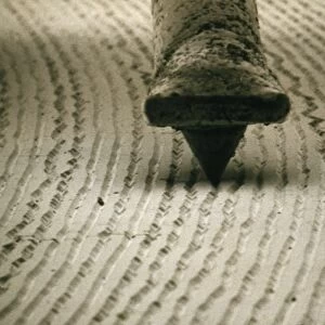 SEM of diamond stylus in groove of LP record H100 / 0104