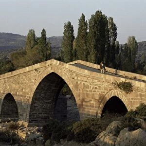 Ottoman bridge dating from the 14th century