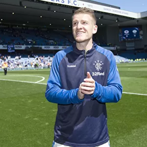 Rangers Steven Davis: Celebrating Glory at Ibrox Stadium - Rangers vs Celtic, Scottish Premiership