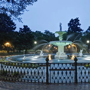 USA, GA, Savannah, Forsyth Park, Forsyth Fountain at Dawn