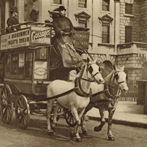 London horse bus of the early 20th Century (b / w photo)