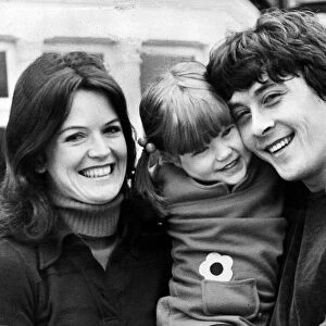 Richard Beckinsale TV actor with his girlfriend Judy Loe and young daughter Katie (3 1 / 2