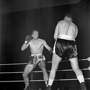 Sport: Boxing. Scenes from the Henry Cooper vs. Joe Erskine fight. March 1961 P1863-014